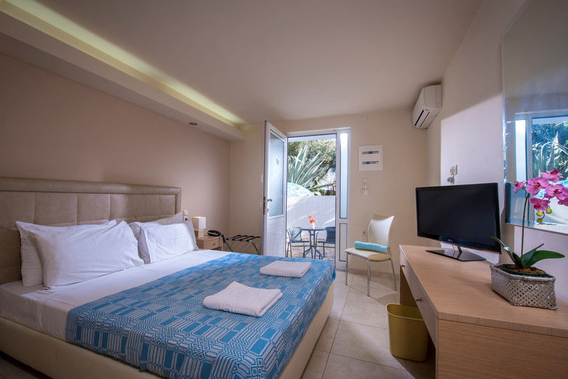 Hotel Oasis Beach (Adults Only) Аниссарас Экстерьер фото